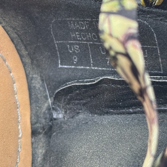 Call It Spring Black Gladiator Sandal Size 9 MCS5981C - Picture 7 of 7